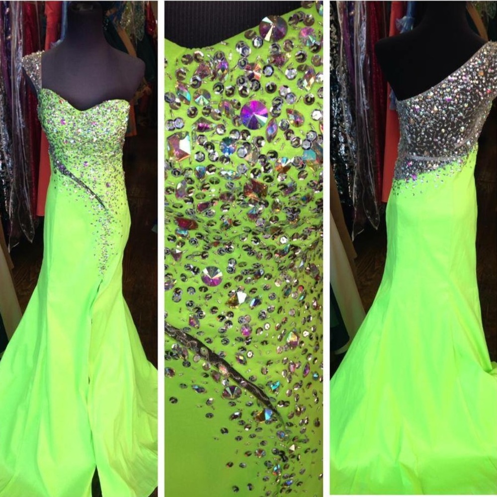 Mac Duggal Prom Dress